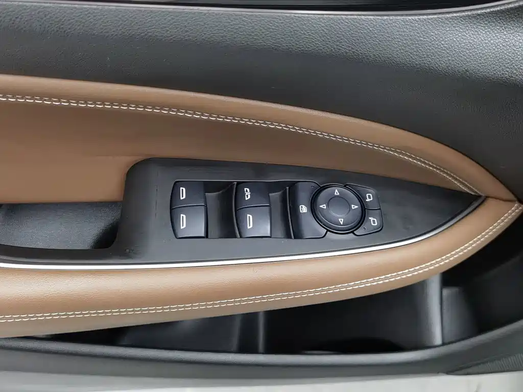 Photo 9 - Buick Regal