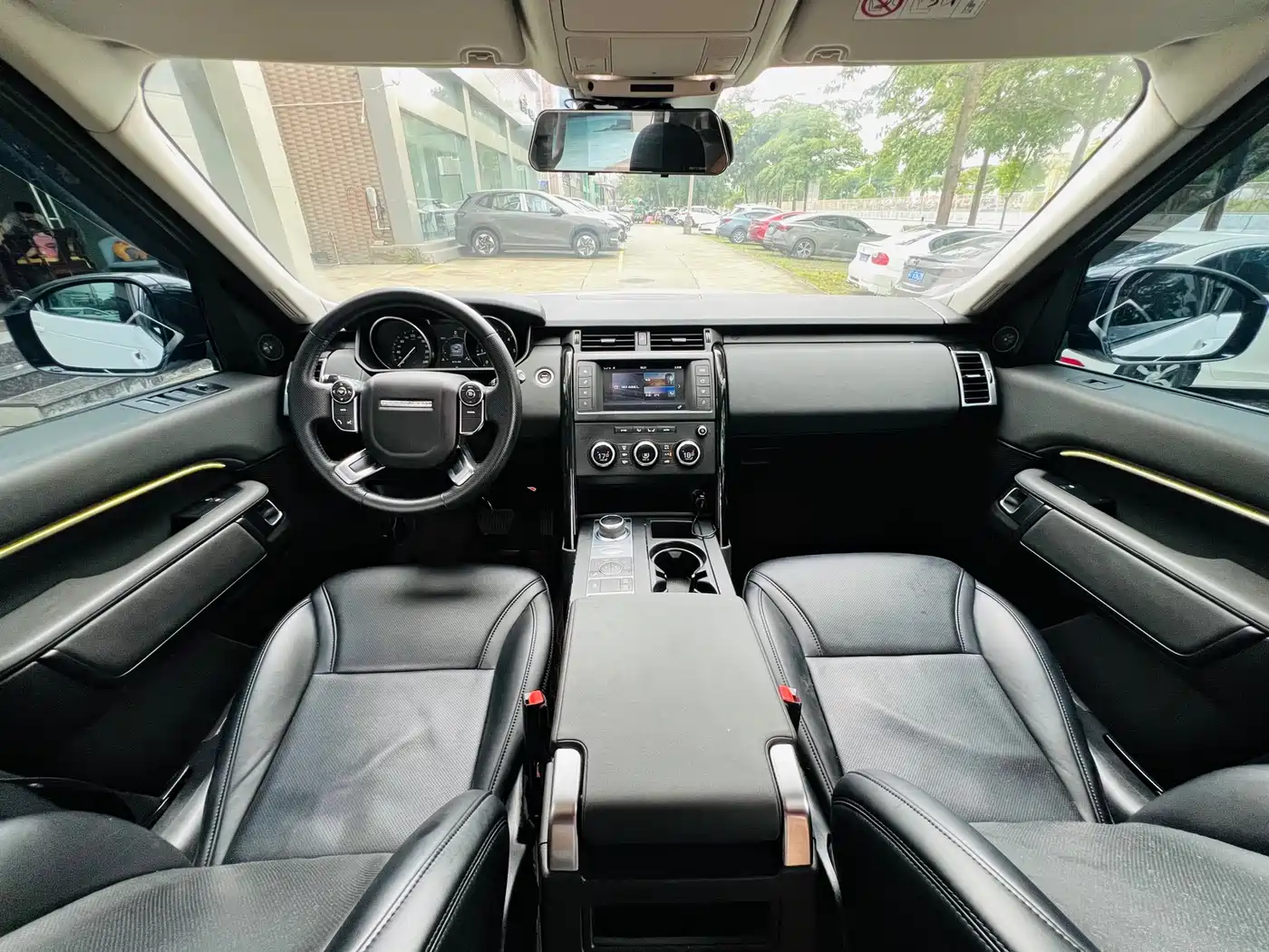 Land Rover Discovery 2018 2.0T SE фото 14