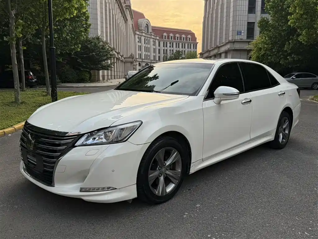 Toyota Crown 2015 2.0T Fashion