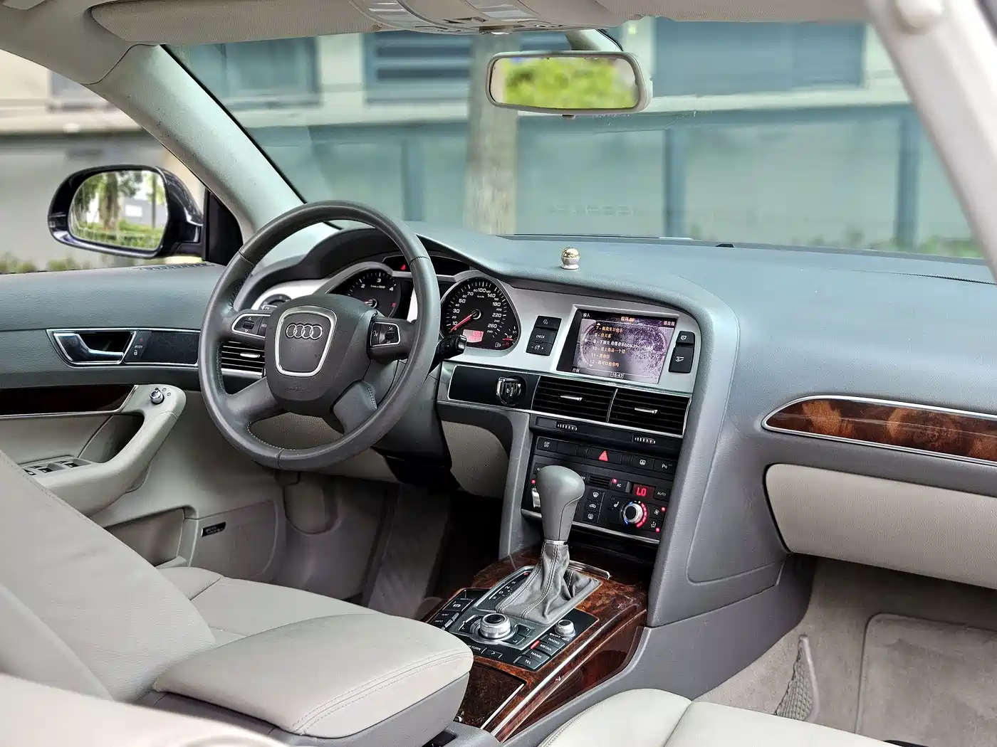 Фото 9 - Audi A6L