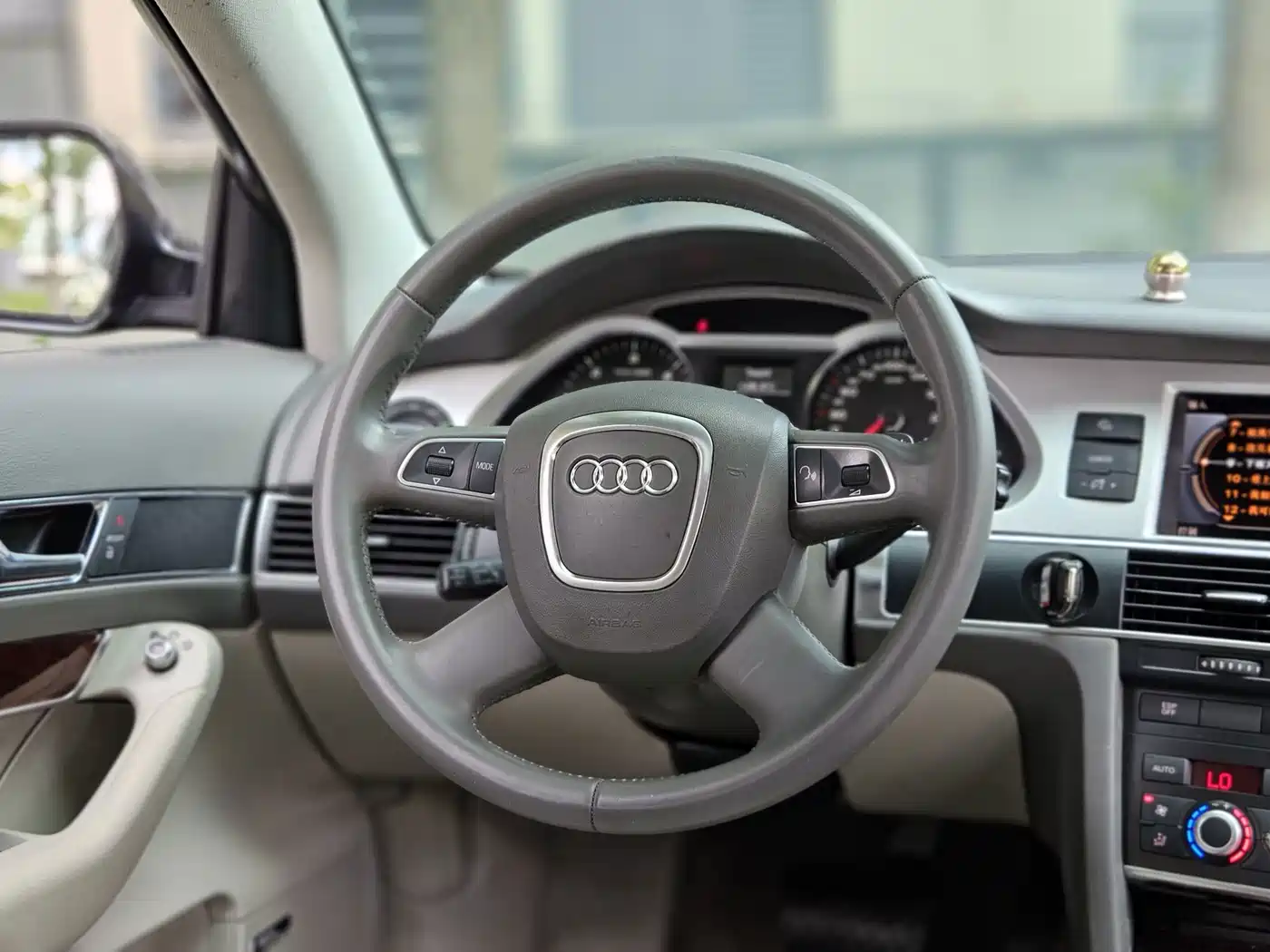 Фото 8 - Audi A6L