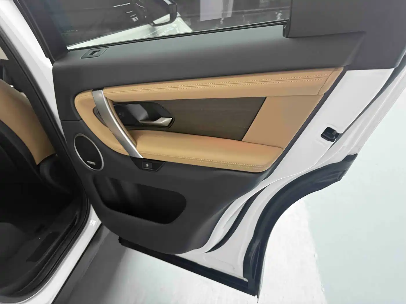 LAND ROVER DISCOVER SPORTS