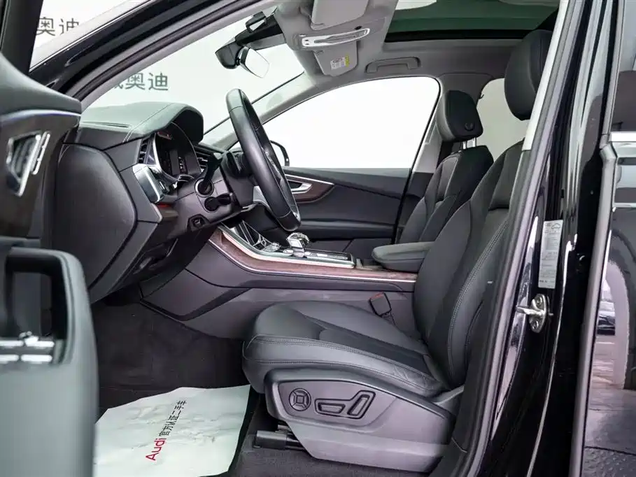 Audi Q7 2023 55 TFSI quattro S line Sport фото 9
