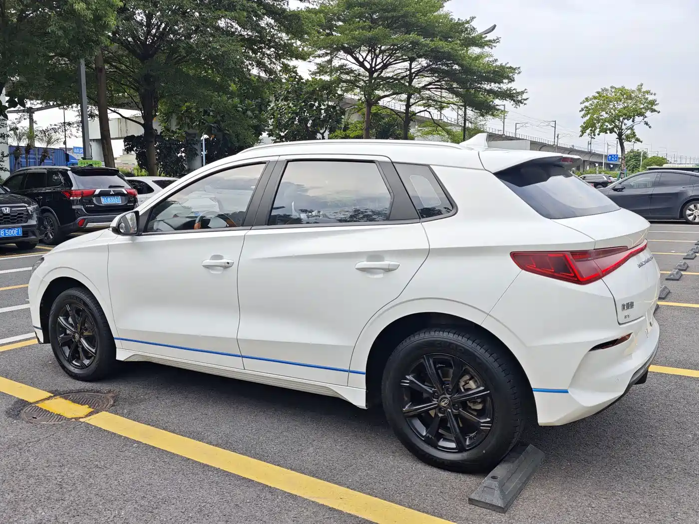 Фото 21 - BYD e2
