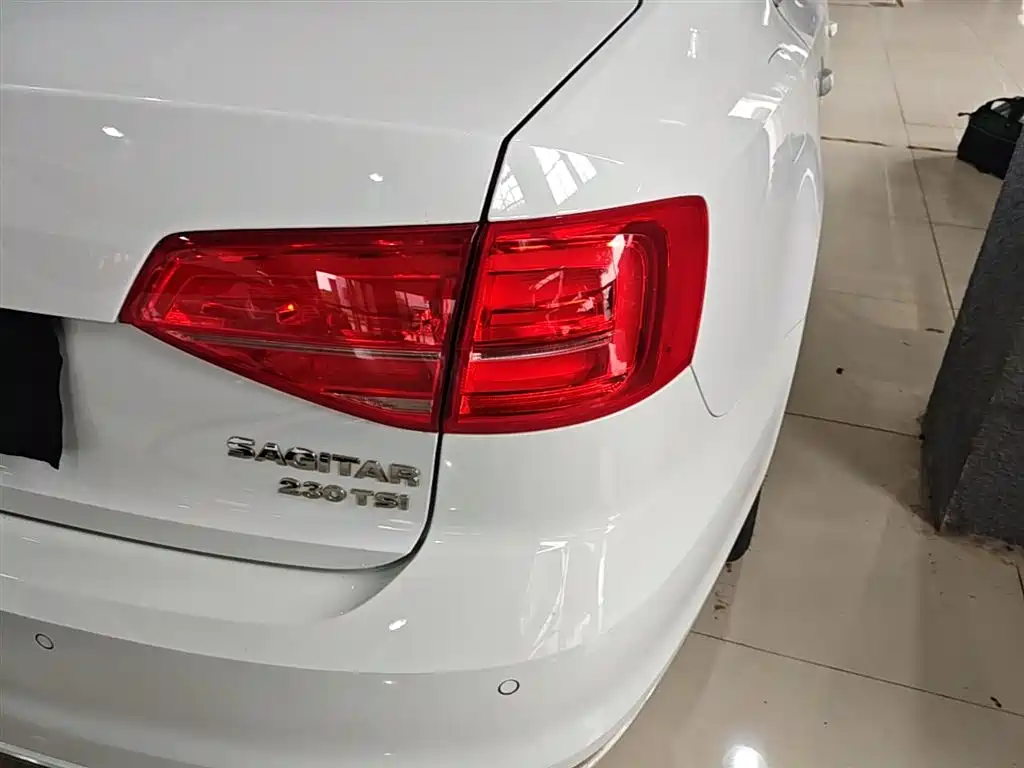 Volkswagen Sagitar 2017 230TSI Automatic Comfort фото 8