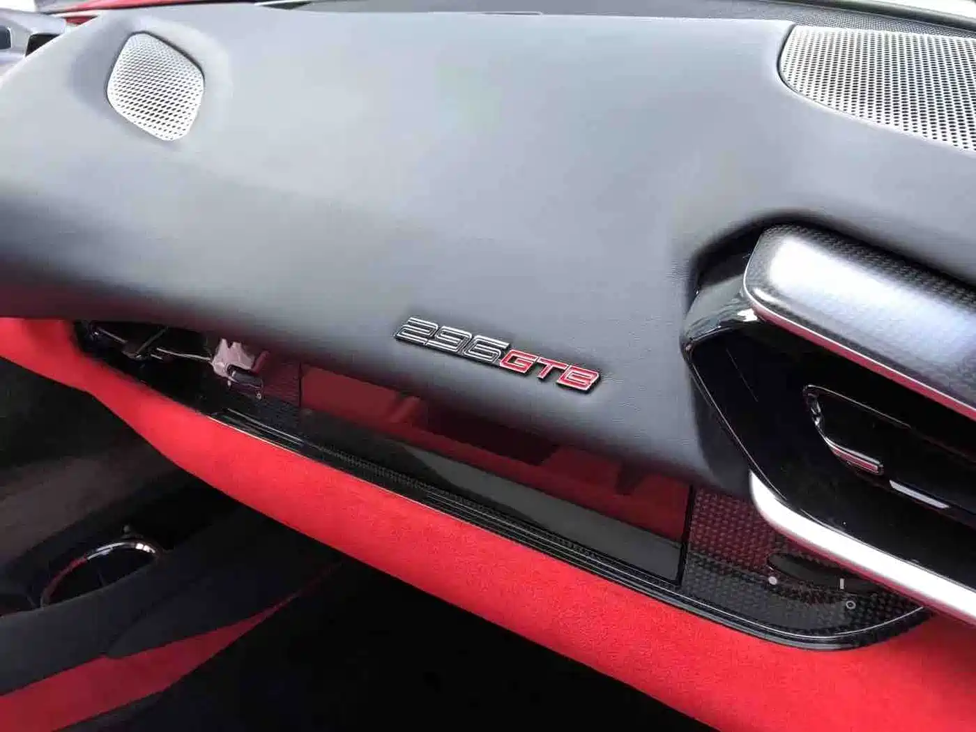 Ferrari 296 2021 3.0T V6 GTB фото 9