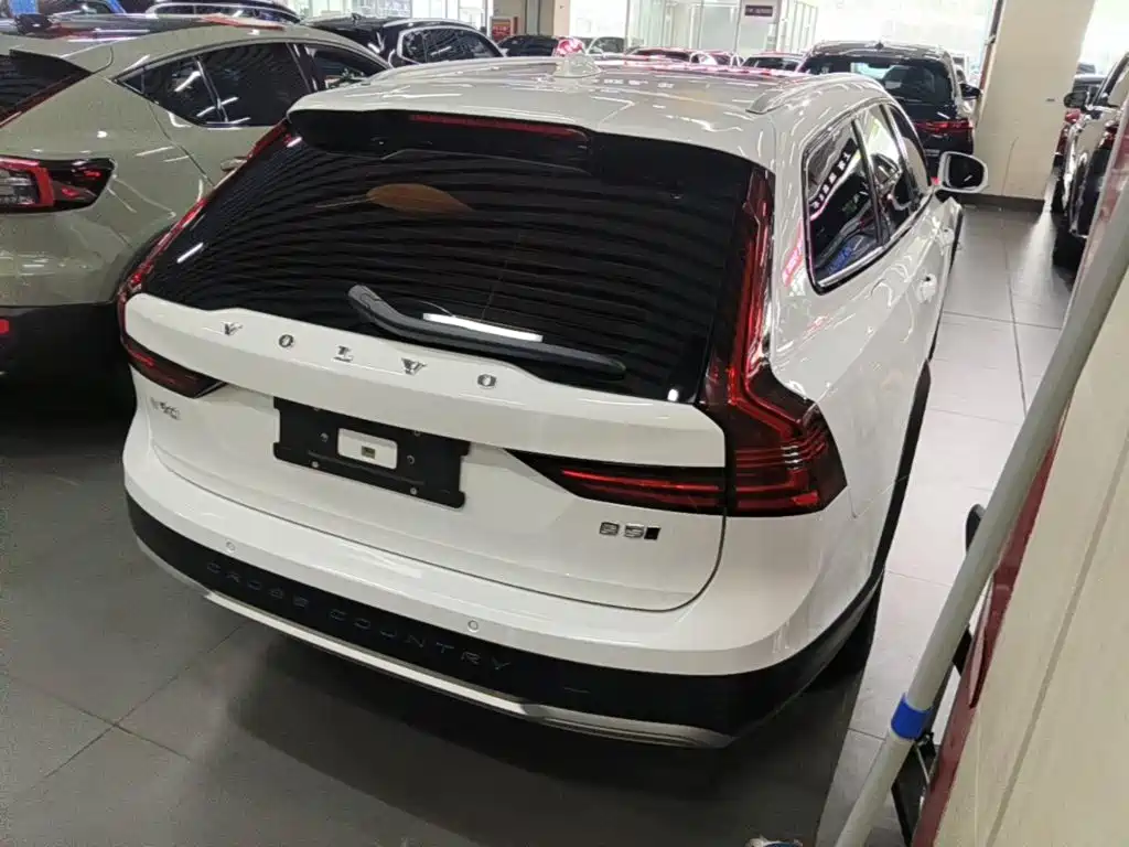 Volvo V90 2023 2023 Cross Country B5 AWD Smart Distance Edition