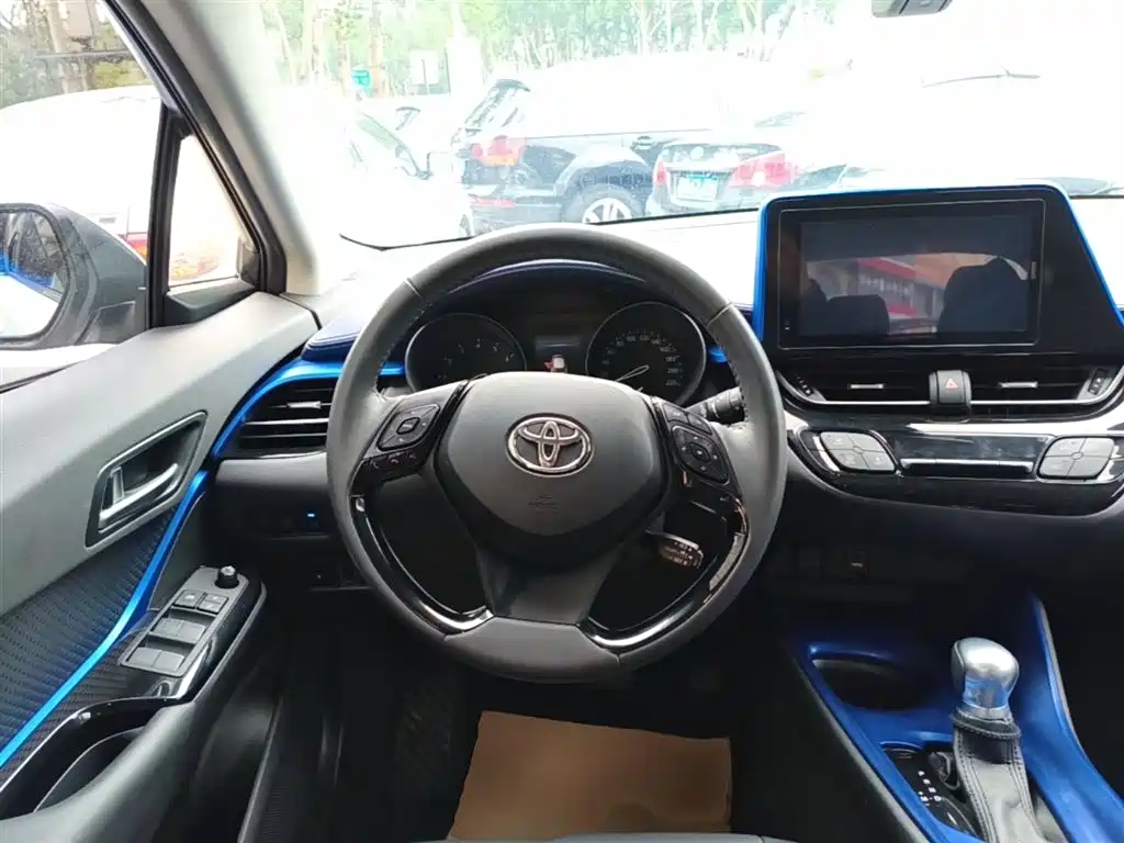 Toyota C-HR 2021 2.0L Luxury Edition фото 11