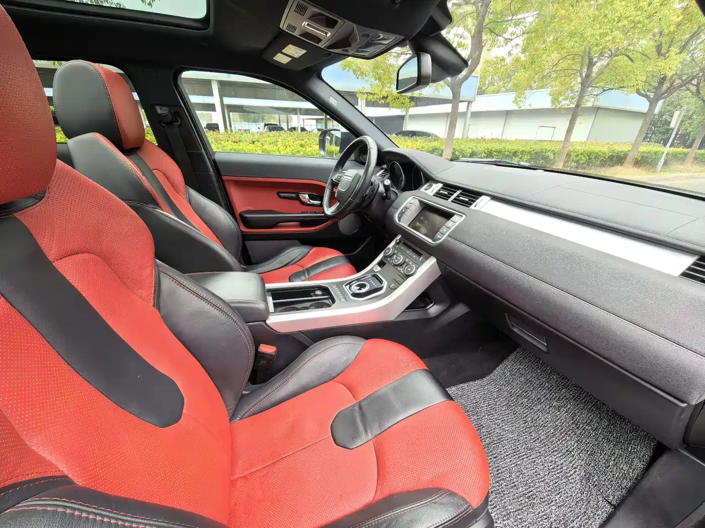 Land Rover Range Rover Evoque (Import) 2012 2.0T 5-door Premium Edition фото 6