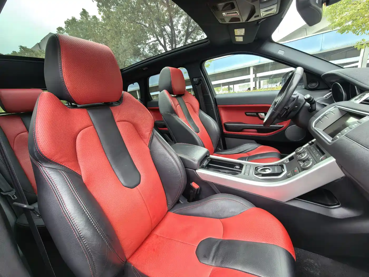 Land Rover Range Rover Evoque (Import) 2012 2.0T 5-door Premium Edition фото 8