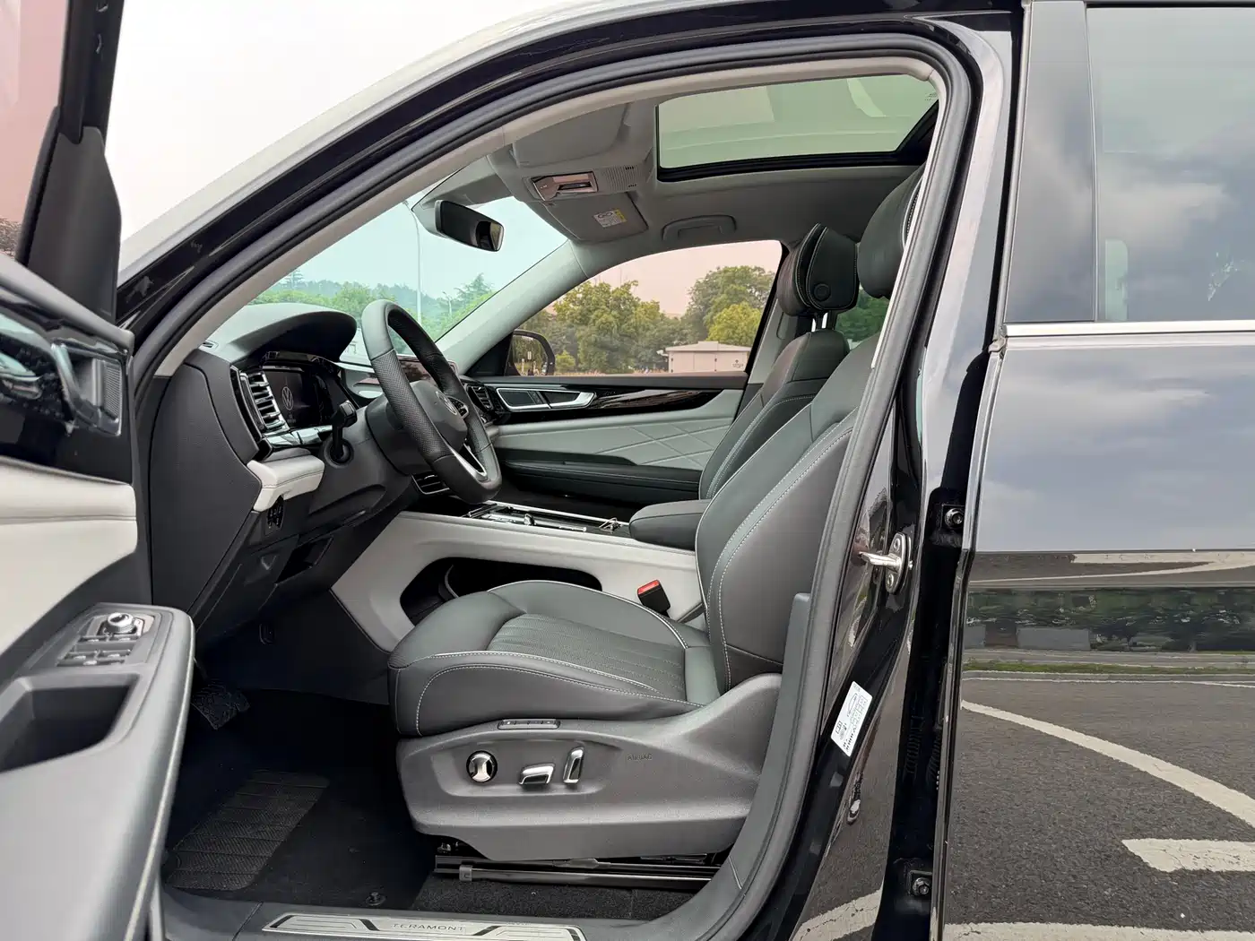 Volkswagen Teramont 2023 330TSI FWD Premium Luxury Edition фото 5