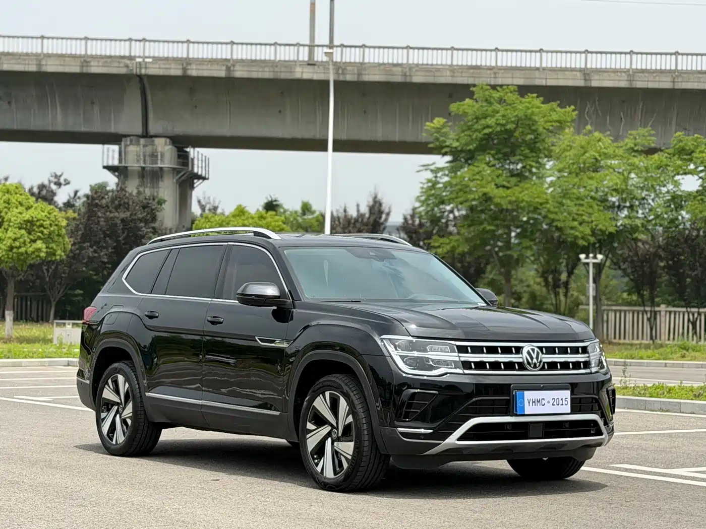Volkswagen Teramont 2023 330TSI FWD Premium Luxury Edition фото 3