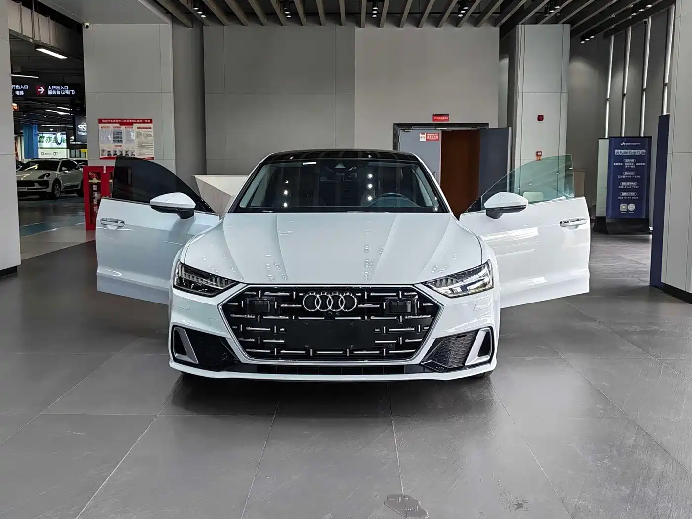 Фото 4 - Audi A7L