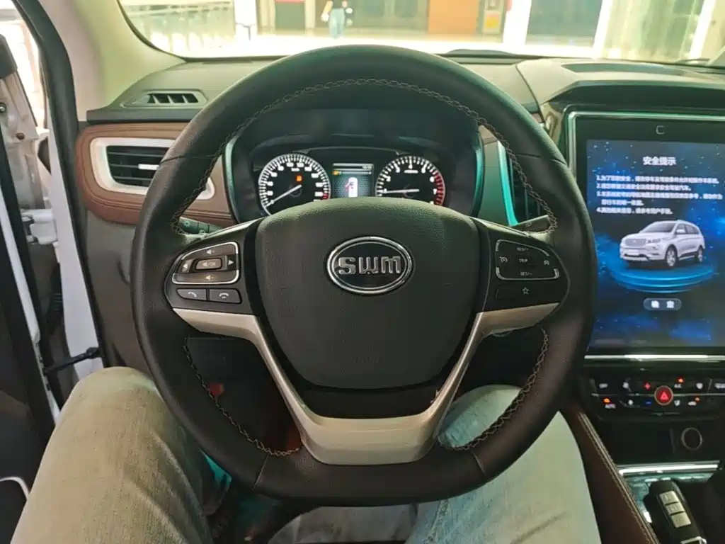SWM Motor SWM X7 2018 2017 1.5T Automatic Smart Enjoy 7-seater