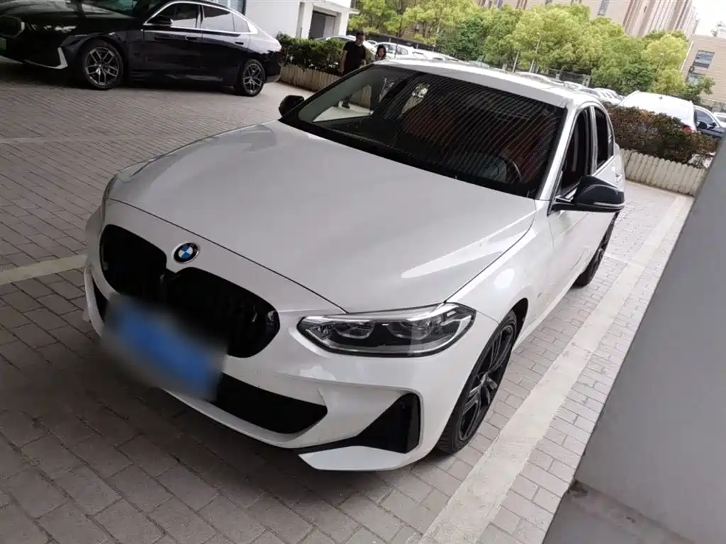 BMW 1 Series 2023 125i M Sport Shadow Edition