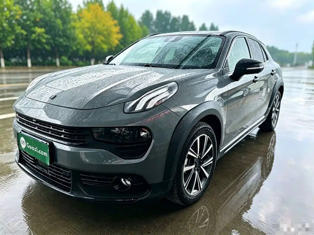 Фото 2 - Lynk & Co 02