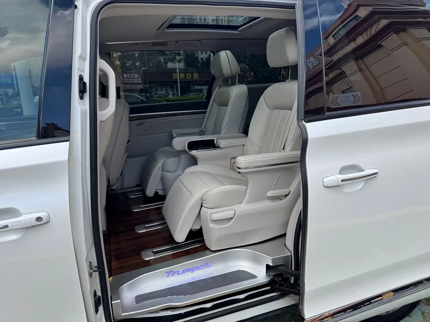GAC Trumpchi Trumpchi M8 2018 320T Premium Edition фото 11