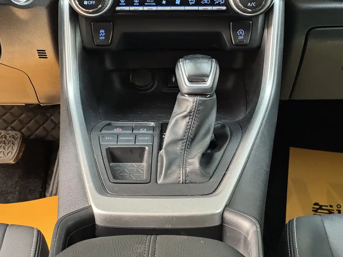 Toyota Wildlander 2022 2.0L CVT FWD Luxury Edition фото 13