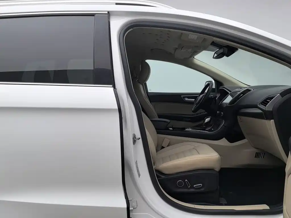 Фото 23 - Ford Edge