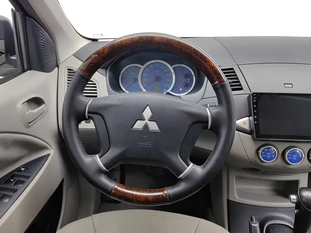 Mitsubishi Zinger 2014 2011 2.0L Automatic Luxury