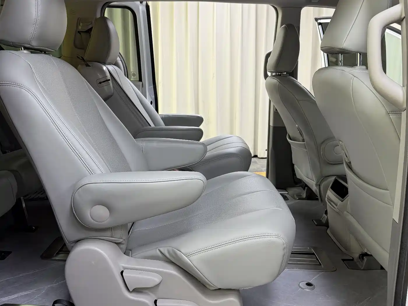 Toyota Sienna 2015 3.5L 2WD LE фото 32