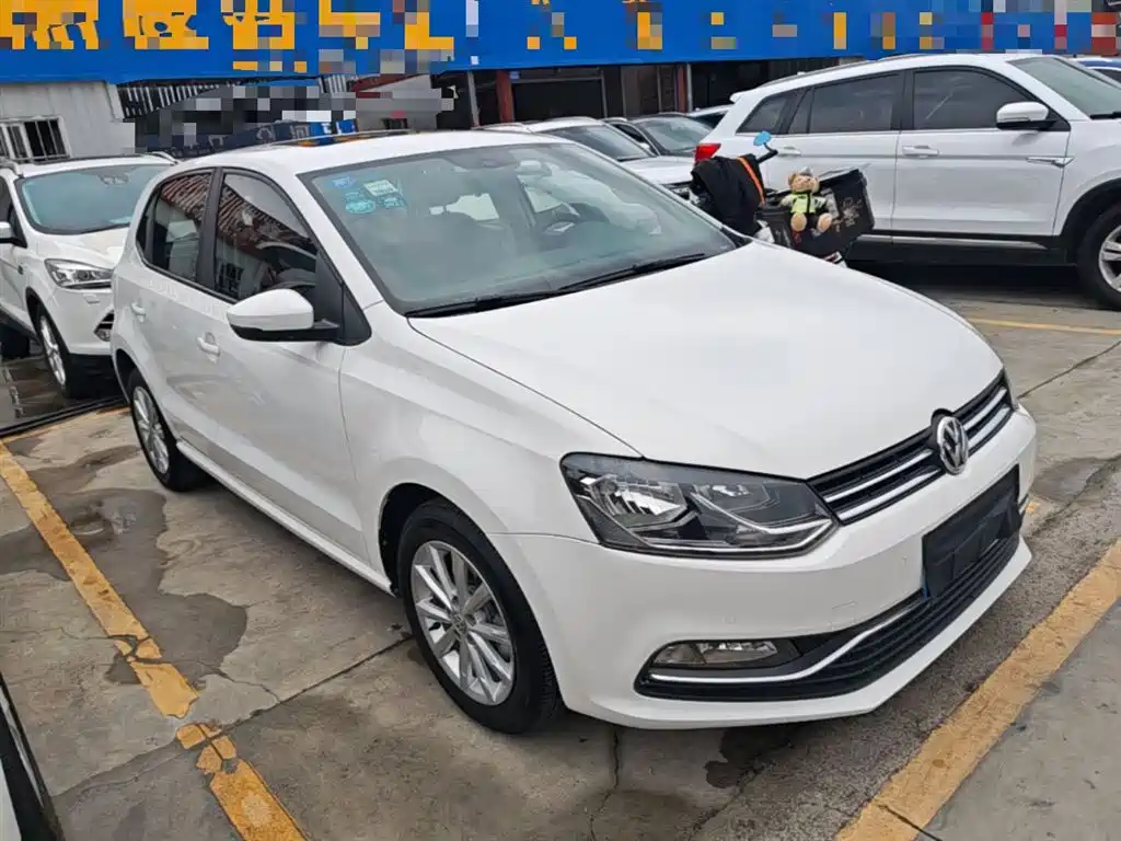 Volkswagen Polo 2014 1.6L Automatic Luxury Edition фото 4