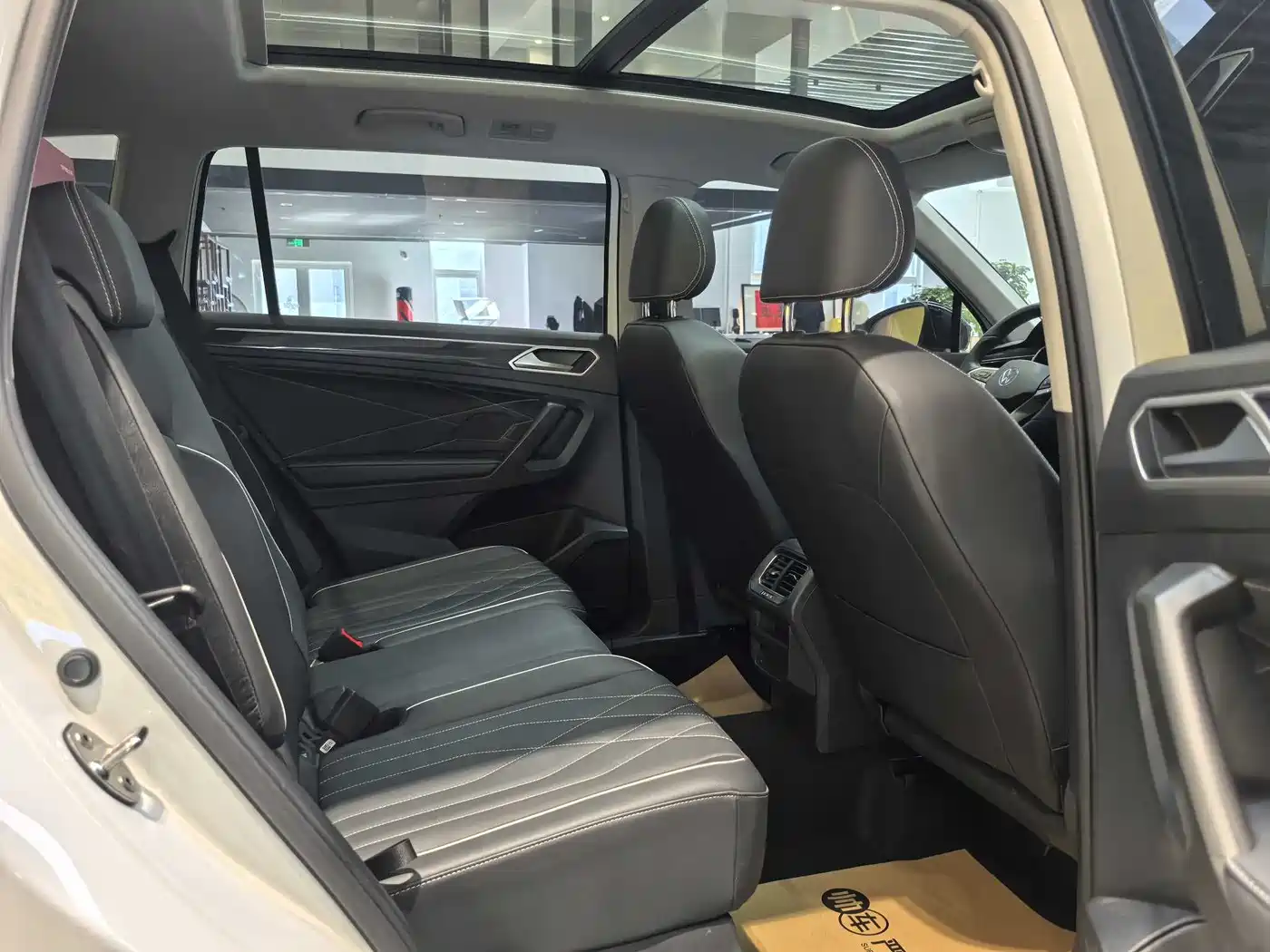 Volkswagen Tiguan L 2024 Outstanding 330TSI Auto 2WD Dragon Soaring Edition фото 10