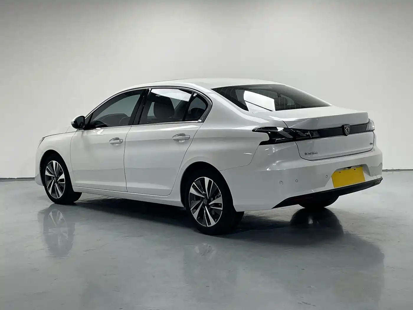 Фото 6 - Peugeot 408