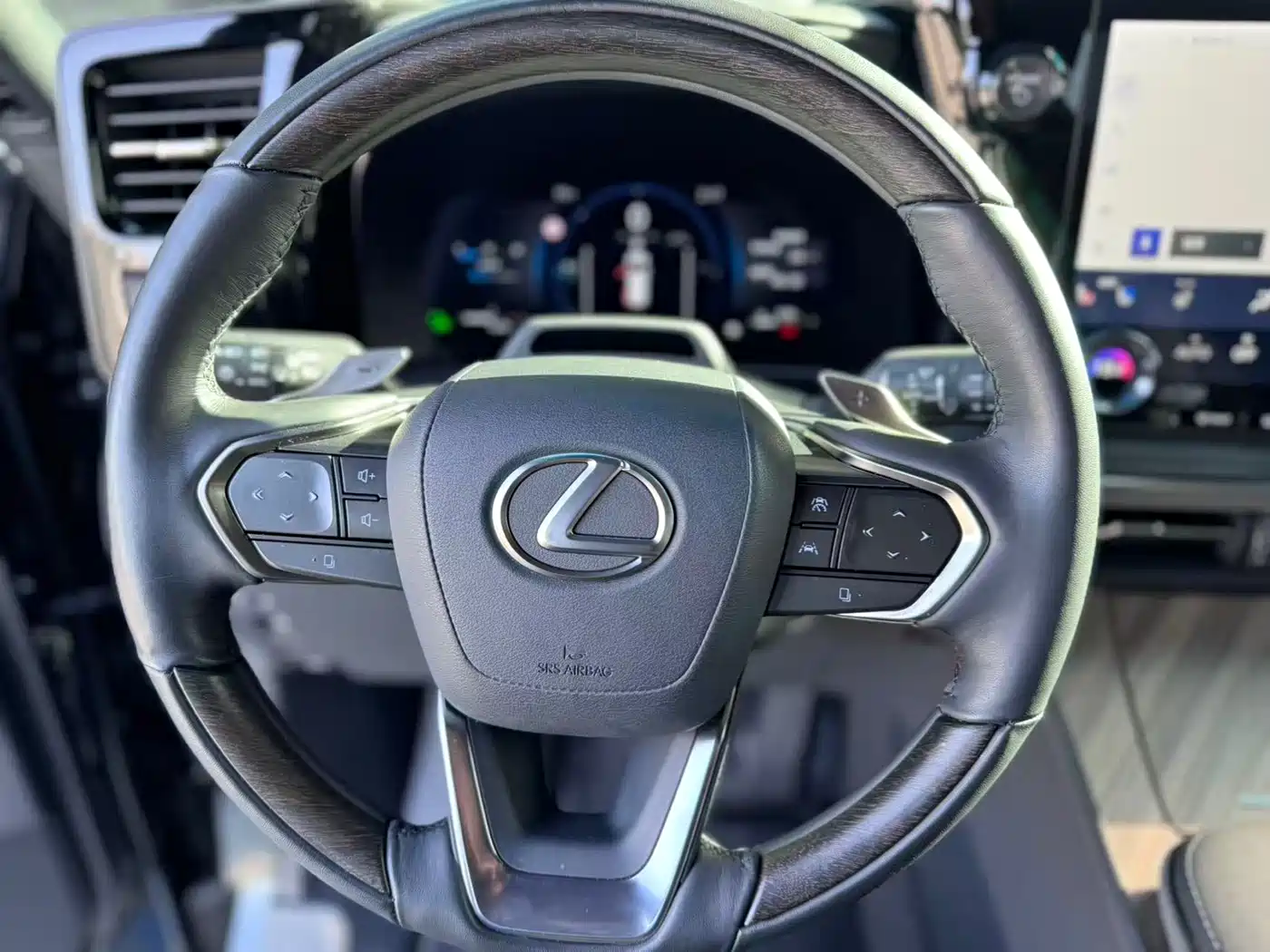 Lexus LM 2023 500h 6-Seater Prestige Edition фото 10