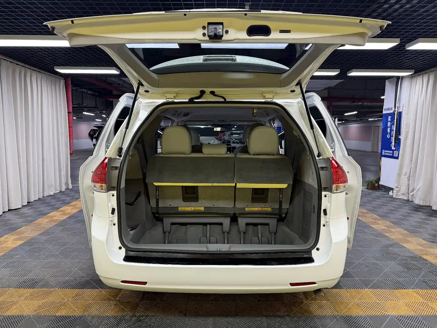 Toyota Sienna 2015 3.5L 2WD LE фото 27