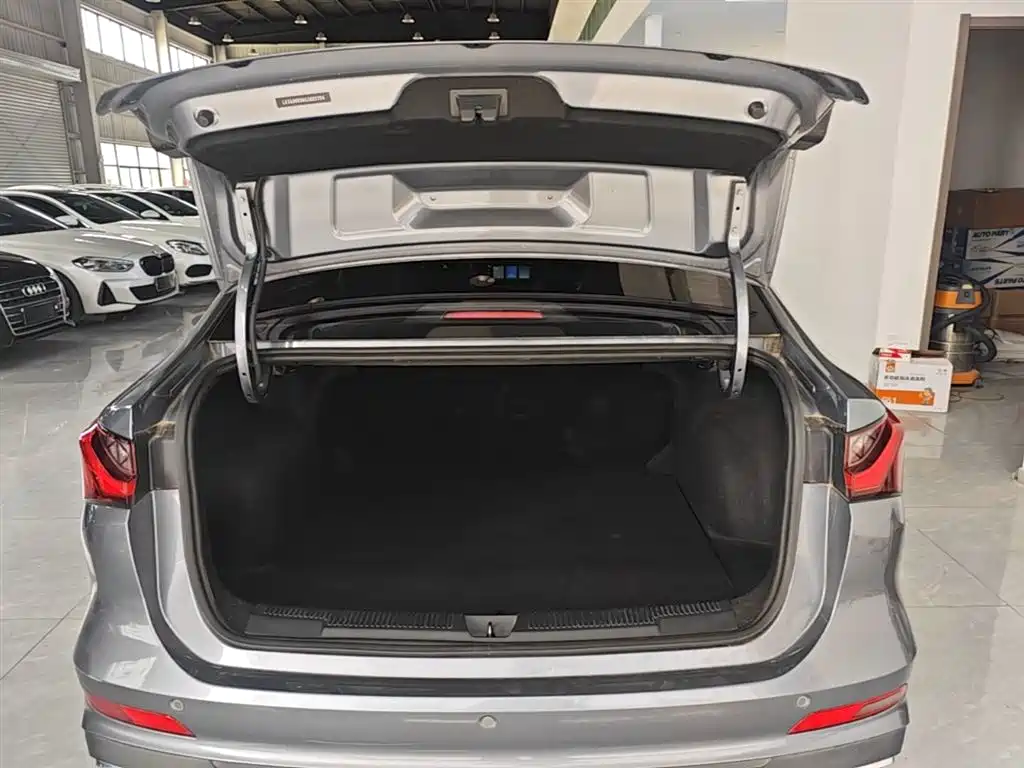 Roewe i5 2025 2023 1.5L CVT Luxury Edition