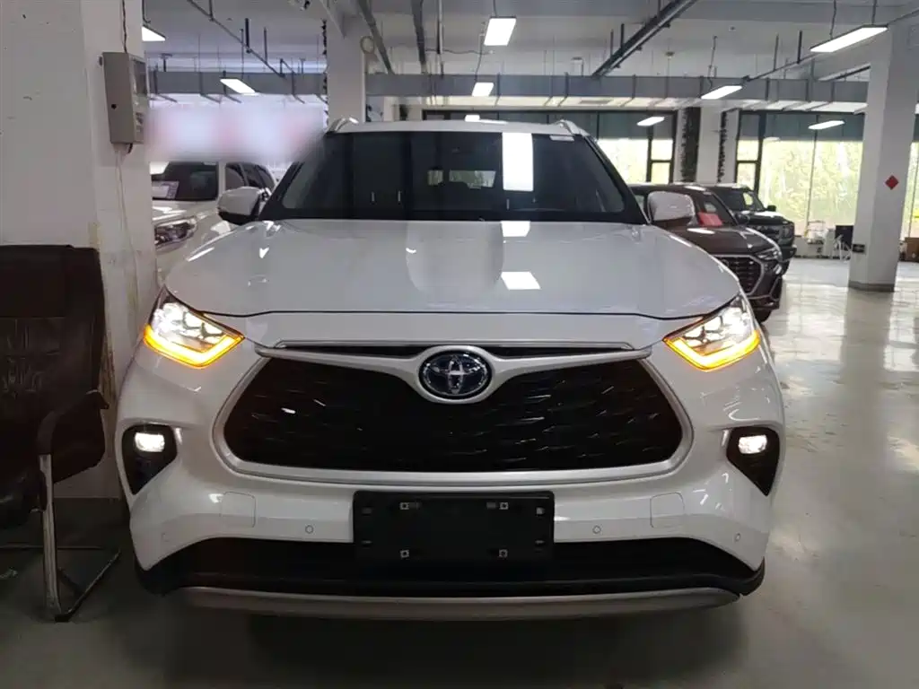 Toyota Highlander 2022 Model Dual Engine 2.5L 4WD Premium Edition 7-Seater фото 3