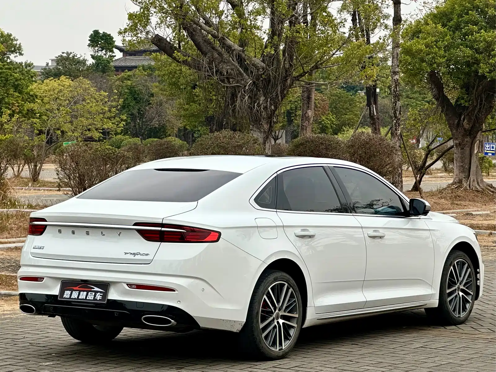 Фото 6 - Geely Preface