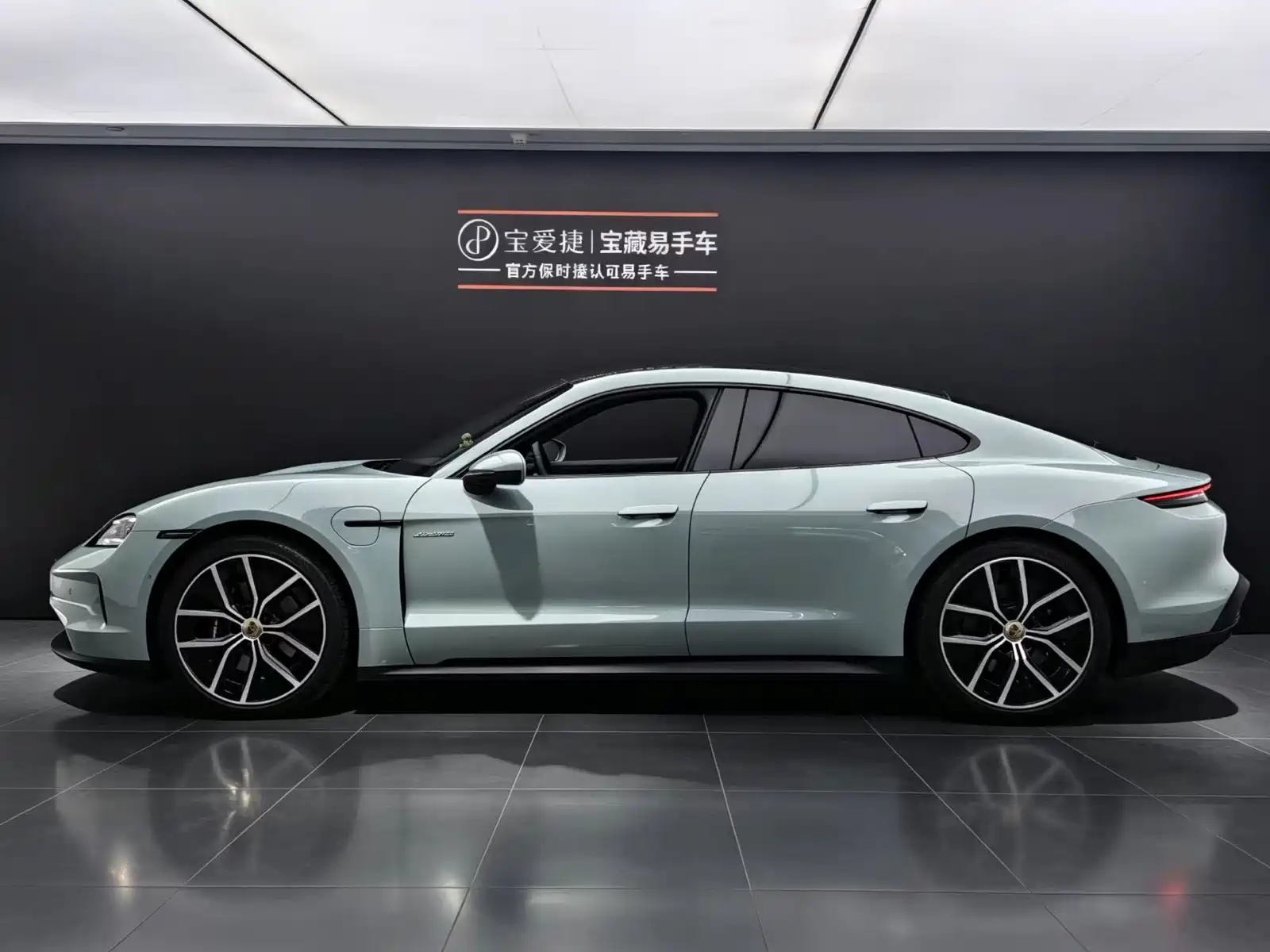 Photo 2 - Porsche Taycan