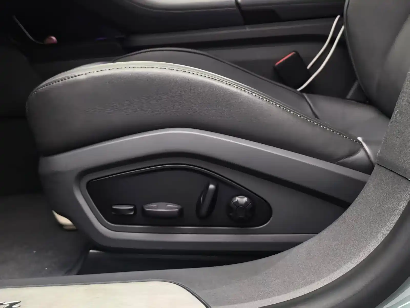 Photo 11 - Porsche Taycan