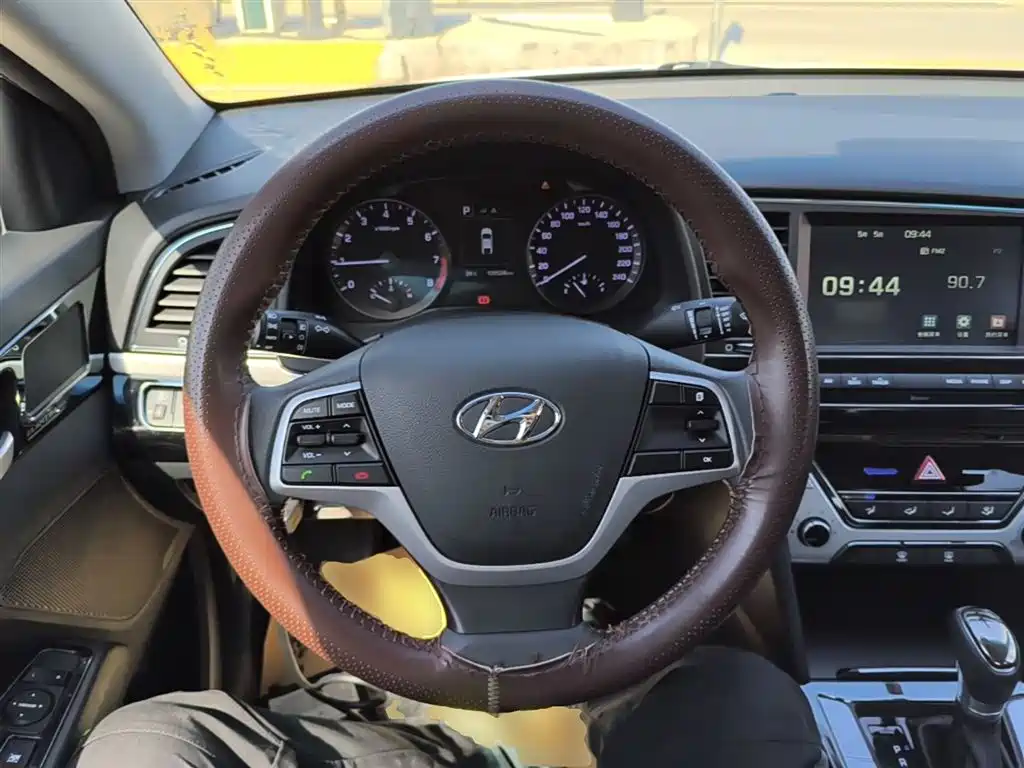 Hyundai Elantra 2016 Model 1.6L Automatic Smart Elite фото 11