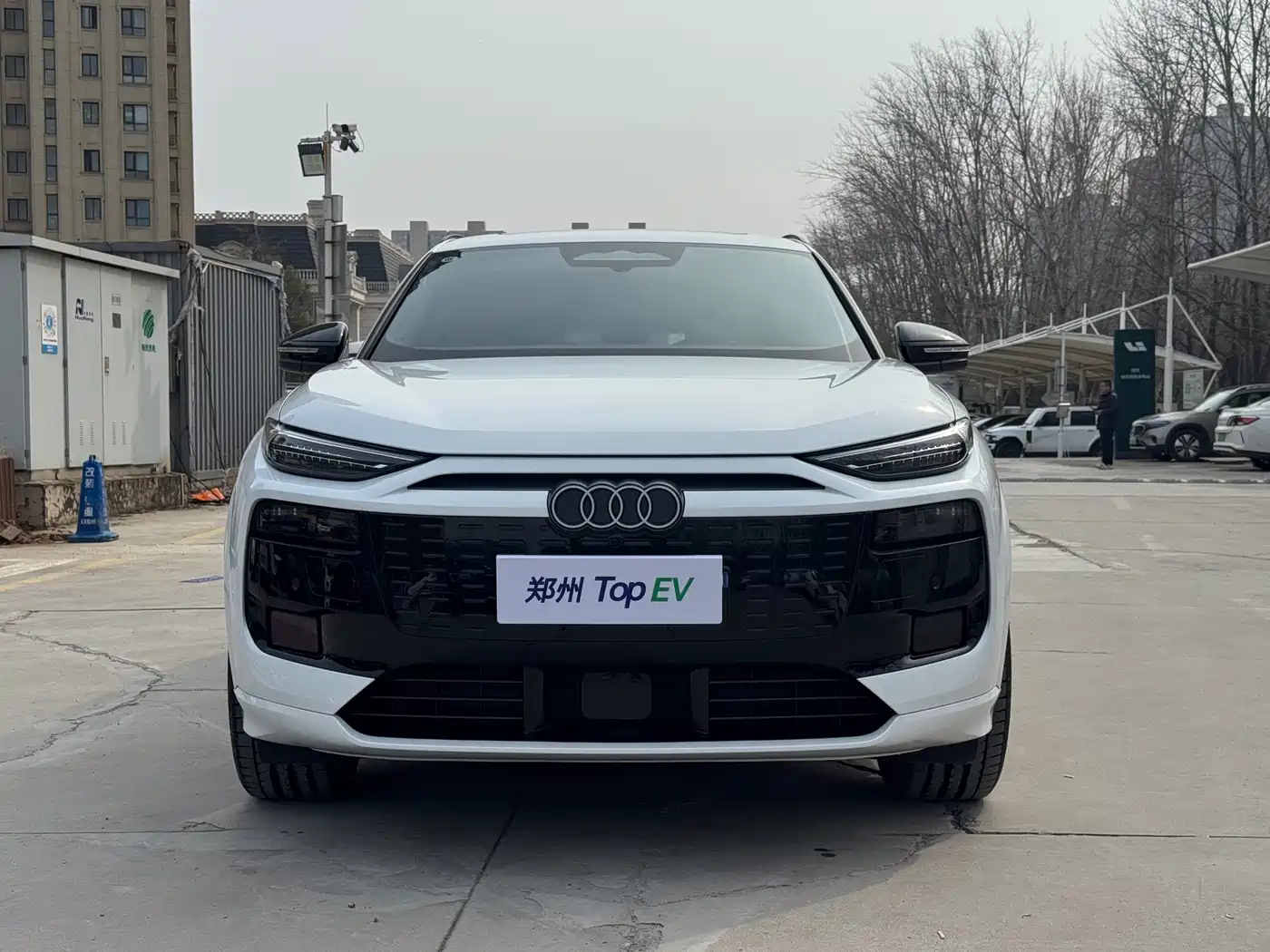 AUDI Q6L E TRON