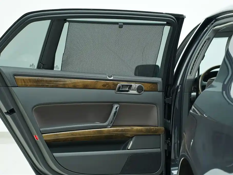Volkswagen Phaeton 2012 4.2L Luxury Custom фото 15