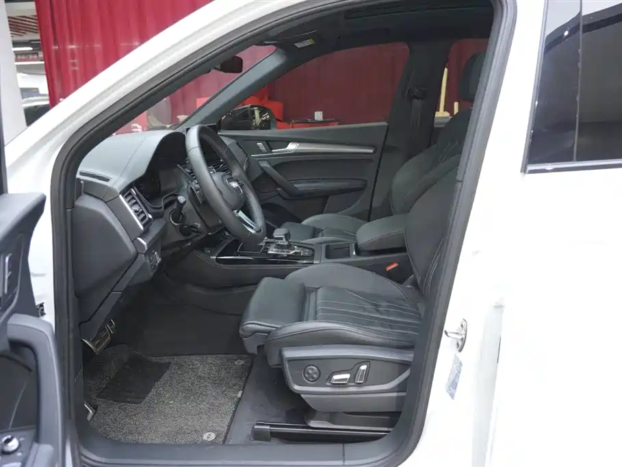 Audi Q5L 2024 Model 40 TFSI Luxury Dynamic фото 18