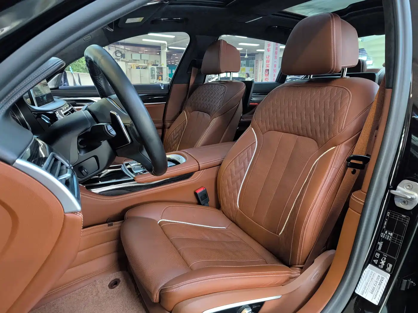 BMW 7 Series 2018 M760Li xDrive фото 15