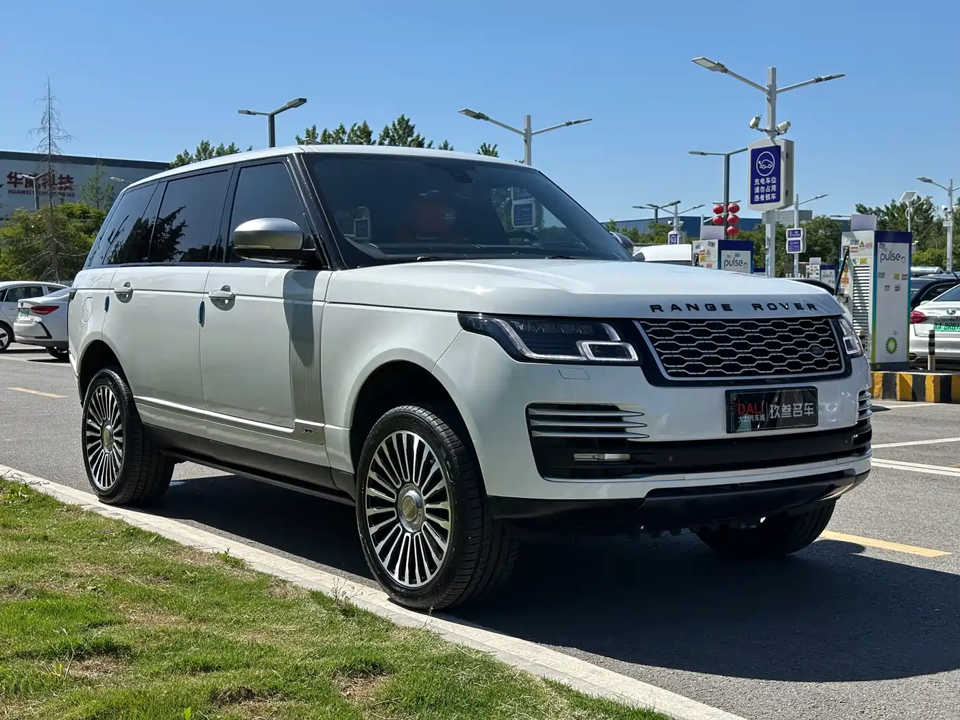 Land Rover Range Rover 2015 3.0 SC V6 Vogue SE Genesis Extended Edition фото 3