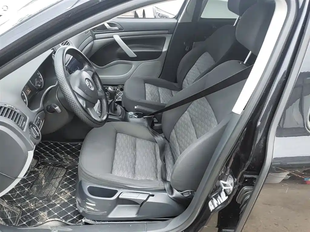 Škoda Octavia 2014 1.6L Manual Elegance Edition фото 15