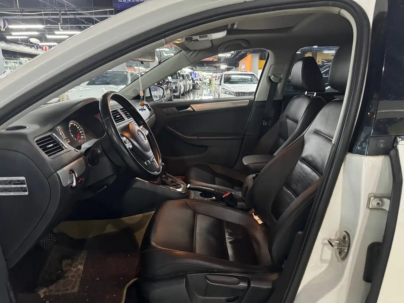 Volkswagen Sagitar 2014 1.4TSI Automatic Luxury фото 4