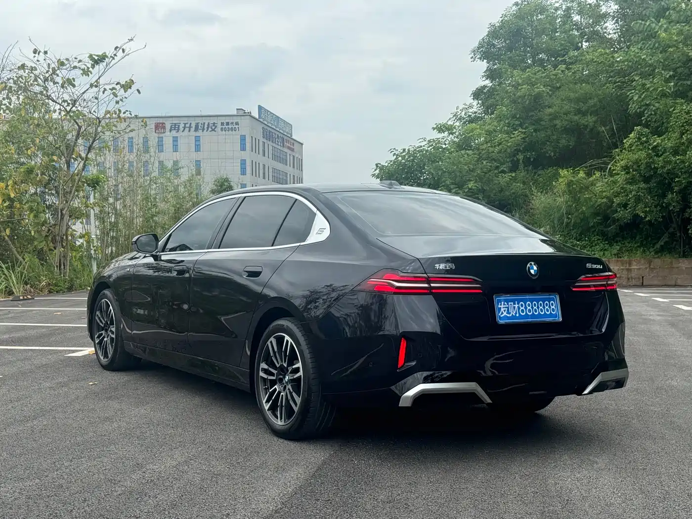 BMW 5 Series 2024 530Li Premium M Sport Package фото 6