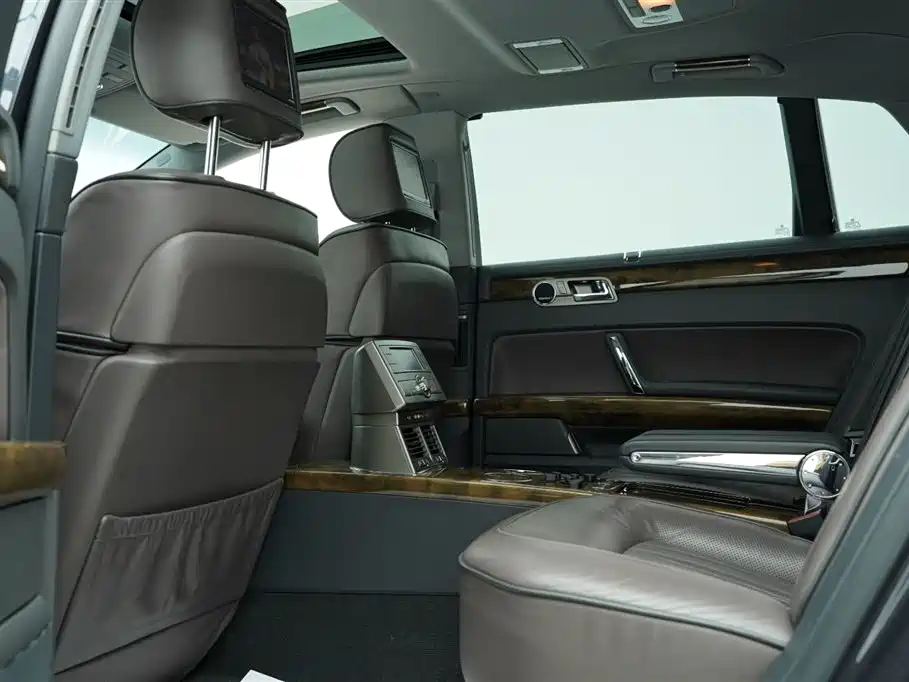 Volkswagen Phaeton 2012 4.2L Luxury Custom фото 16
