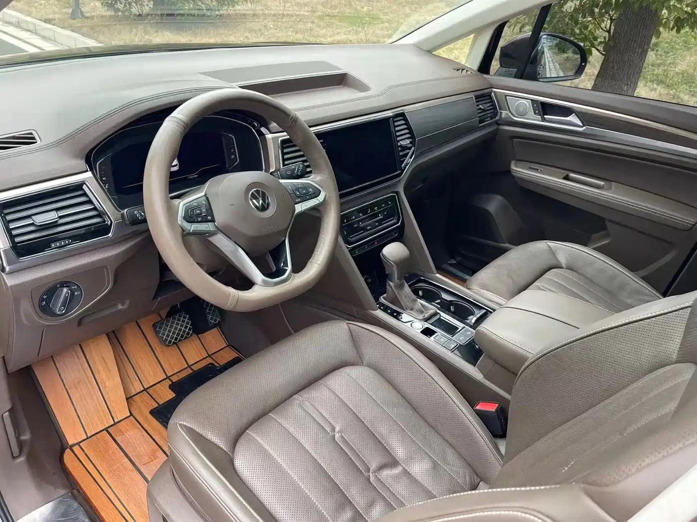 Volkswagen Viloran 2020 330TSI Luxury Edition фото 9