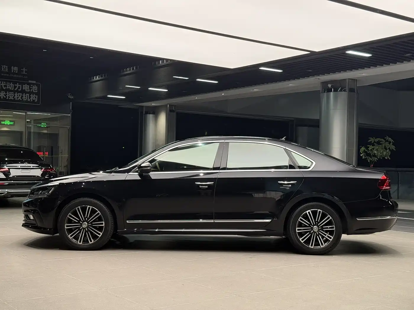 Volkswagen Passat 2017 330TSI DSG Luxury фото 3