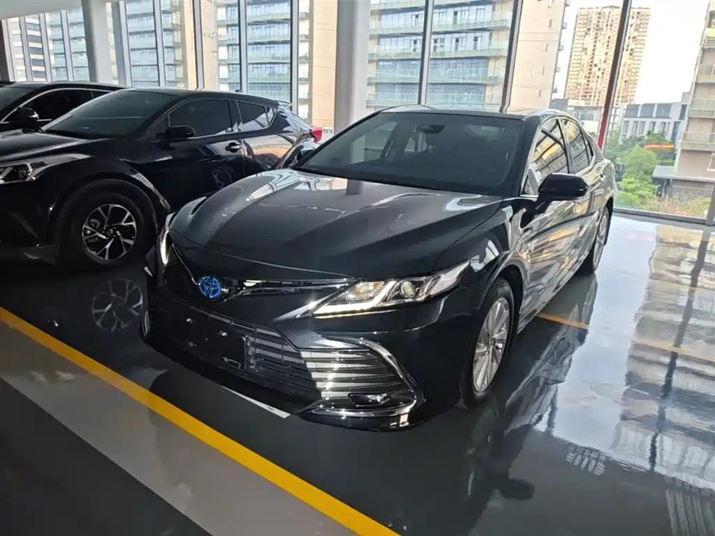 Toyota Camry 2021 Hybrid 2.5HGVP Leading Edition фото 2