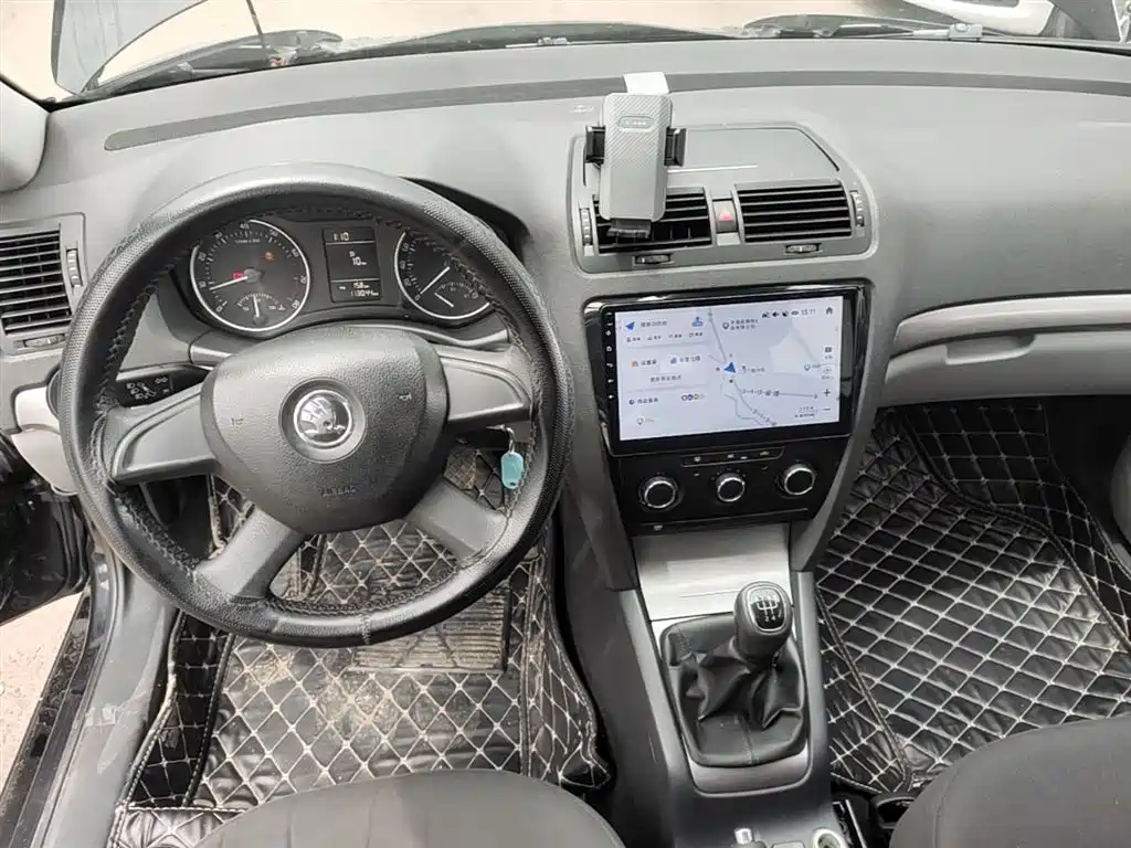 Škoda Octavia 2014 1.6L Manual Elegance Edition фото 10