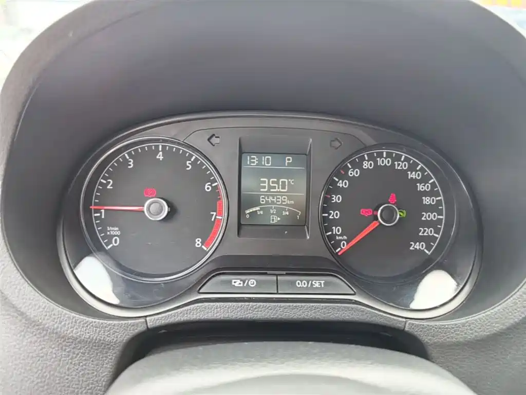 Volkswagen Polo 2018 1.5L Auto Safe Drive фото 12